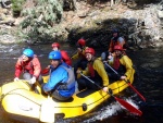 RAFTING NA JIZEE 10.4.2011, Sluncem zalit dol eky Jizery vynahradilo men stav vody. Skvl nlada a spousta zbavy na raftech, velmi pjemn pivtan jara. - fotografie 67