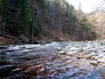 RAFTING NA JIZEE 10.4.2011, Sluncem zalit dol eky Jizery vynahradilo men stav vody. Skvl nlada a spousta zbavy na raftech, velmi pjemn pivtan jara. - fotografie 69