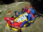 RAFTING NA JIZEE 10.4.2011, Sluncem zalit dol eky Jizery vynahradilo men stav vody. Skvl nlada a spousta zbavy na raftech, velmi pjemn pivtan jara. - fotografie 71