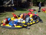 RAFTING NA JIZEE 10.4.2011, Sluncem zalit dol eky Jizery vynahradilo men stav vody. Skvl nlada a spousta zbavy na raftech, velmi pjemn pivtan jara. - fotografie 72