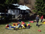 RAFTING NA JIZEE 10.4.2011, Sluncem zalit dol eky Jizery vynahradilo men stav vody. Skvl nlada a spousta zbavy na raftech, velmi pjemn pivtan jara. - fotografie 73