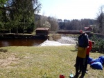 RAFTING NA JIZEE 10.4.2011, Sluncem zalit dol eky Jizery vynahradilo men stav vody. Skvl nlada a spousta zbavy na raftech, velmi pjemn pivtan jara. - fotografie 74