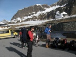 SILVRETTA - OPRAVDOV SKIALPINISTICK RJ - 2011, tyi dny ve sluncem zalitch horch. Pochvala vem astnkm za pohodu a super vkony. Odpoledn siesta byla vdy odmnou za rann vstvn... - fotografie 2