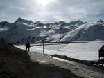 SILVRETTA - OPRAVDOV SKIALPINISTICK RJ - 2011, tyi dny ve sluncem zalitch horch. Pochvala vem astnkm za pohodu a super vkony. Odpoledn siesta byla vdy odmnou za rann vstvn... - fotografie 7