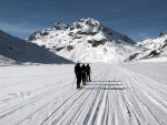 SILVRETTA - OPRAVDOV SKIALPINISTICK RJ - 2011, tyi dny ve sluncem zalitch horch. Pochvala vem astnkm za pohodu a super vkony. Odpoledn siesta byla vdy odmnou za rann vstvn... - fotografie 9