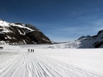 SILVRETTA - OPRAVDOV SKIALPINISTICK RJ - 2011, tyi dny ve sluncem zalitch horch. Pochvala vem astnkm za pohodu a super vkony. Odpoledn siesta byla vdy odmnou za rann vstvn... - fotografie 10