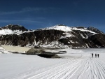 SILVRETTA - OPRAVDOV SKIALPINISTICK RJ - 2011, tyi dny ve sluncem zalitch horch. Pochvala vem astnkm za pohodu a super vkony. Odpoledn siesta byla vdy odmnou za rann vstvn... - fotografie 11