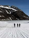 SILVRETTA - OPRAVDOV SKIALPINISTICK RJ - 2011, tyi dny ve sluncem zalitch horch. Pochvala vem astnkm za pohodu a super vkony. Odpoledn siesta byla vdy odmnou za rann vstvn... - fotografie 12