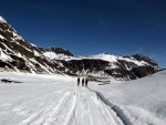 SILVRETTA - OPRAVDOV SKIALPINISTICK RJ - 2011, tyi dny ve sluncem zalitch horch. Pochvala vem astnkm za pohodu a super vkony. Odpoledn siesta byla vdy odmnou za rann vstvn... - fotografie 15