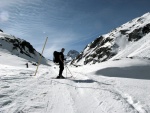 SILVRETTA - OPRAVDOV SKIALPINISTICK RJ - 2011, tyi dny ve sluncem zalitch horch. Pochvala vem astnkm za pohodu a super vkony. Odpoledn siesta byla vdy odmnou za rann vstvn... - fotografie 16