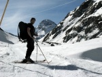 SILVRETTA - OPRAVDOV SKIALPINISTICK RJ - 2011, tyi dny ve sluncem zalitch horch. Pochvala vem astnkm za pohodu a super vkony. Odpoledn siesta byla vdy odmnou za rann vstvn... - fotografie 17