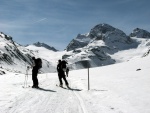 SILVRETTA - OPRAVDOV SKIALPINISTICK RJ - 2011, tyi dny ve sluncem zalitch horch. Pochvala vem astnkm za pohodu a super vkony. Odpoledn siesta byla vdy odmnou za rann vstvn... - fotografie 30