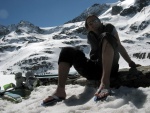 SILVRETTA - OPRAVDOV SKIALPINISTICK RJ - 2011, tyi dny ve sluncem zalitch horch. Pochvala vem astnkm za pohodu a super vkony. Odpoledn siesta byla vdy odmnou za rann vstvn... - fotografie 49