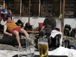 SILVRETTA - OPRAVDOV SKIALPINISTICK RJ - 2011, tyi dny ve sluncem zalitch horch. Pochvala vem astnkm za pohodu a super vkony. Odpoledn siesta byla vdy odmnou za rann vstvn... - fotografie 51