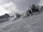 SILVRETTA - OPRAVDOV SKIALPINISTICK RJ - 2011, tyi dny ve sluncem zalitch horch. Pochvala vem astnkm za pohodu a super vkony. Odpoledn siesta byla vdy odmnou za rann vstvn... - fotografie 82