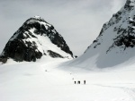 SILVRETTA - OPRAVDOV SKIALPINISTICK RJ - 2011, tyi dny ve sluncem zalitch horch. Pochvala vem astnkm za pohodu a super vkony. Odpoledn siesta byla vdy odmnou za rann vstvn... - fotografie 117