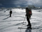 SILVRETTA - OPRAVDOV SKIALPINISTICK RJ - 2011, tyi dny ve sluncem zalitch horch. Pochvala vem astnkm za pohodu a super vkony. Odpoledn siesta byla vdy odmnou za rann vstvn... - fotografie 139