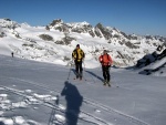 SILVRETTA - OPRAVDOV SKIALPINISTICK RJ - 2011, tyi dny ve sluncem zalitch horch. Pochvala vem astnkm za pohodu a super vkony. Odpoledn siesta byla vdy odmnou za rann vstvn... - fotografie 152