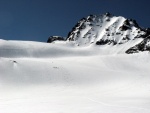 SILVRETTA - OPRAVDOV SKIALPINISTICK RJ - 2011, tyi dny ve sluncem zalitch horch. Pochvala vem astnkm za pohodu a super vkony. Odpoledn siesta byla vdy odmnou za rann vstvn... - fotografie 183