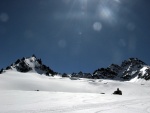 SILVRETTA - OPRAVDOV SKIALPINISTICK RJ - 2011, tyi dny ve sluncem zalitch horch. Pochvala vem astnkm za pohodu a super vkony. Odpoledn siesta byla vdy odmnou za rann vstvn... - fotografie 192