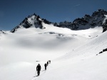 SILVRETTA - OPRAVDOV SKIALPINISTICK RJ - 2011, tyi dny ve sluncem zalitch horch. Pochvala vem astnkm za pohodu a super vkony. Odpoledn siesta byla vdy odmnou za rann vstvn... - fotografie 193