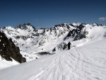 SILVRETTA - OPRAVDOV SKIALPINISTICK RJ - 2011, tyi dny ve sluncem zalitch horch. Pochvala vem astnkm za pohodu a super vkony. Odpoledn siesta byla vdy odmnou za rann vstvn... - fotografie 196