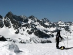 SILVRETTA - OPRAVDOV SKIALPINISTICK RJ - 2011, tyi dny ve sluncem zalitch horch. Pochvala vem astnkm za pohodu a super vkony. Odpoledn siesta byla vdy odmnou za rann vstvn... - fotografie 198