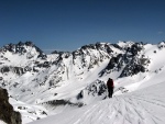 SILVRETTA - OPRAVDOV SKIALPINISTICK RJ - 2011, tyi dny ve sluncem zalitch horch. Pochvala vem astnkm za pohodu a super vkony. Odpoledn siesta byla vdy odmnou za rann vstvn... - fotografie 204