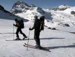 SILVRETTA - OPRAVDOV SKIALPINISTICK RJ - 2011, tyi dny ve sluncem zalitch horch. Pochvala vem astnkm za pohodu a super vkony. Odpoledn siesta byla vdy odmnou za rann vstvn... - fotografie 210