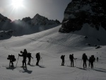 SILVRETTA - OPRAVDOV SKIALPINISTICK RJ - 2011, tyi dny ve sluncem zalitch horch. Pochvala vem astnkm za pohodu a super vkony. Odpoledn siesta byla vdy odmnou za rann vstvn... - fotografie 212