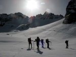 SILVRETTA - OPRAVDOV SKIALPINISTICK RJ - 2011, tyi dny ve sluncem zalitch horch. Pochvala vem astnkm za pohodu a super vkony. Odpoledn siesta byla vdy odmnou za rann vstvn... - fotografie 213