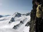 SILVRETTA - OPRAVDOV SKIALPINISTICK RJ - 2011, tyi dny ve sluncem zalitch horch. Pochvala vem astnkm za pohodu a super vkony. Odpoledn siesta byla vdy odmnou za rann vstvn... - fotografie 214