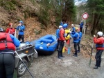 RAFTING NA JIZEE 16.4.2011, Na horch snh a pod horami slunce. Nov snh jet nezaal tt a tak bylo vody mlo. Pesto oblben vlce mma a tta, stejn jako schody a umpa byly pardn zbavn. - fotografie 9