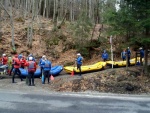 RAFTING NA JIZEE 16.4.2011, Na horch snh a pod horami slunce. Nov snh jet nezaal tt a tak bylo vody mlo. Pesto oblben vlce mma a tta, stejn jako schody a umpa byly pardn zbavn. - fotografie 11