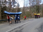 RAFTING NA JIZEE 16.4.2011, Na horch snh a pod horami slunce. Nov snh jet nezaal tt a tak bylo vody mlo. Pesto oblben vlce mma a tta, stejn jako schody a umpa byly pardn zbavn. - fotografie 19