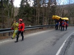 RAFTING NA JIZEE 16.4.2011, Na horch snh a pod horami slunce. Nov snh jet nezaal tt a tak bylo vody mlo. Pesto oblben vlce mma a tta, stejn jako schody a umpa byly pardn zbavn. - fotografie 21