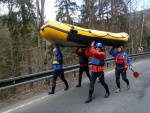 RAFTING NA JIZEE 16.4.2011, Na horch snh a pod horami slunce. Nov snh jet nezaal tt a tak bylo vody mlo. Pesto oblben vlce mma a tta, stejn jako schody a umpa byly pardn zbavn. - fotografie 22