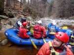 RAFTING NA JIZEE 16.4.2011, Na horch snh a pod horami slunce. Nov snh jet nezaal tt a tak bylo vody mlo. Pesto oblben vlce mma a tta, stejn jako schody a umpa byly pardn zbavn. - fotografie 32