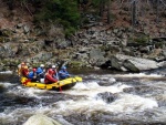 RAFTING NA JIZEE 16.4.2011, Na horch snh a pod horami slunce. Nov snh jet nezaal tt a tak bylo vody mlo. Pesto oblben vlce mma a tta, stejn jako schody a umpa byly pardn zbavn. - fotografie 43