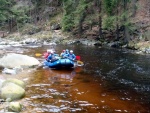 RAFTING NA JIZEE 16.4.2011, Na horch snh a pod horami slunce. Nov snh jet nezaal tt a tak bylo vody mlo. Pesto oblben vlce mma a tta, stejn jako schody a umpa byly pardn zbavn. - fotografie 44