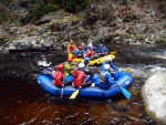 RAFTING NA JIZEE 16.4.2011, Na horch snh a pod horami slunce. Nov snh jet nezaal tt a tak bylo vody mlo. Pesto oblben vlce mma a tta, stejn jako schody a umpa byly pardn zbavn. - fotografie 46