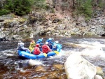 RAFTING NA JIZEE 16.4.2011, Na horch snh a pod horami slunce. Nov snh jet nezaal tt a tak bylo vody mlo. Pesto oblben vlce mma a tta, stejn jako schody a umpa byly pardn zbavn. - fotografie 47