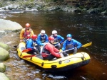 RAFTING NA JIZEE 16.4.2011, Na horch snh a pod horami slunce. Nov snh jet nezaal tt a tak bylo vody mlo. Pesto oblben vlce mma a tta, stejn jako schody a umpa byly pardn zbavn. - fotografie 48