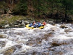 RAFTING NA JIZEE 16.4.2011, Na horch snh a pod horami slunce. Nov snh jet nezaal tt a tak bylo vody mlo. Pesto oblben vlce mma a tta, stejn jako schody a umpa byly pardn zbavn. - fotografie 62