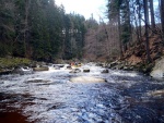 RAFTING NA JIZEE 16.4.2011, Na horch snh a pod horami slunce. Nov snh jet nezaal tt a tak bylo vody mlo. Pesto oblben vlce mma a tta, stejn jako schody a umpa byly pardn zbavn. - fotografie 70