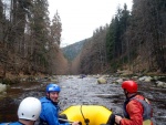 RAFTING NA JIZEE 16.4.2011, Na horch snh a pod horami slunce. Nov snh jet nezaal tt a tak bylo vody mlo. Pesto oblben vlce mma a tta, stejn jako schody a umpa byly pardn zbavn. - fotografie 71