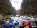 RAFTING NA JIZEE 16.4.2011, Na horch snh a pod horami slunce. Nov snh jet nezaal tt a tak bylo vody mlo. Pesto oblben vlce mma a tta, stejn jako schody a umpa byly pardn zbavn. - fotografie 77