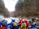 RAFTING NA JIZEE 16.4.2011, Na horch snh a pod horami slunce. Nov snh jet nezaal tt a tak bylo vody mlo. Pesto oblben vlce mma a tta, stejn jako schody a umpa byly pardn zbavn. - fotografie 78