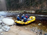 RAFTING NA JIZEE 16.4.2011, Na horch snh a pod horami slunce. Nov snh jet nezaal tt a tak bylo vody mlo. Pesto oblben vlce mma a tta, stejn jako schody a umpa byly pardn zbavn. - fotografie 79