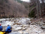 RAFTING NA JIZEE 16.4.2011, Na horch snh a pod horami slunce. Nov snh jet nezaal tt a tak bylo vody mlo. Pesto oblben vlce mma a tta, stejn jako schody a umpa byly pardn zbavn. - fotografie 84